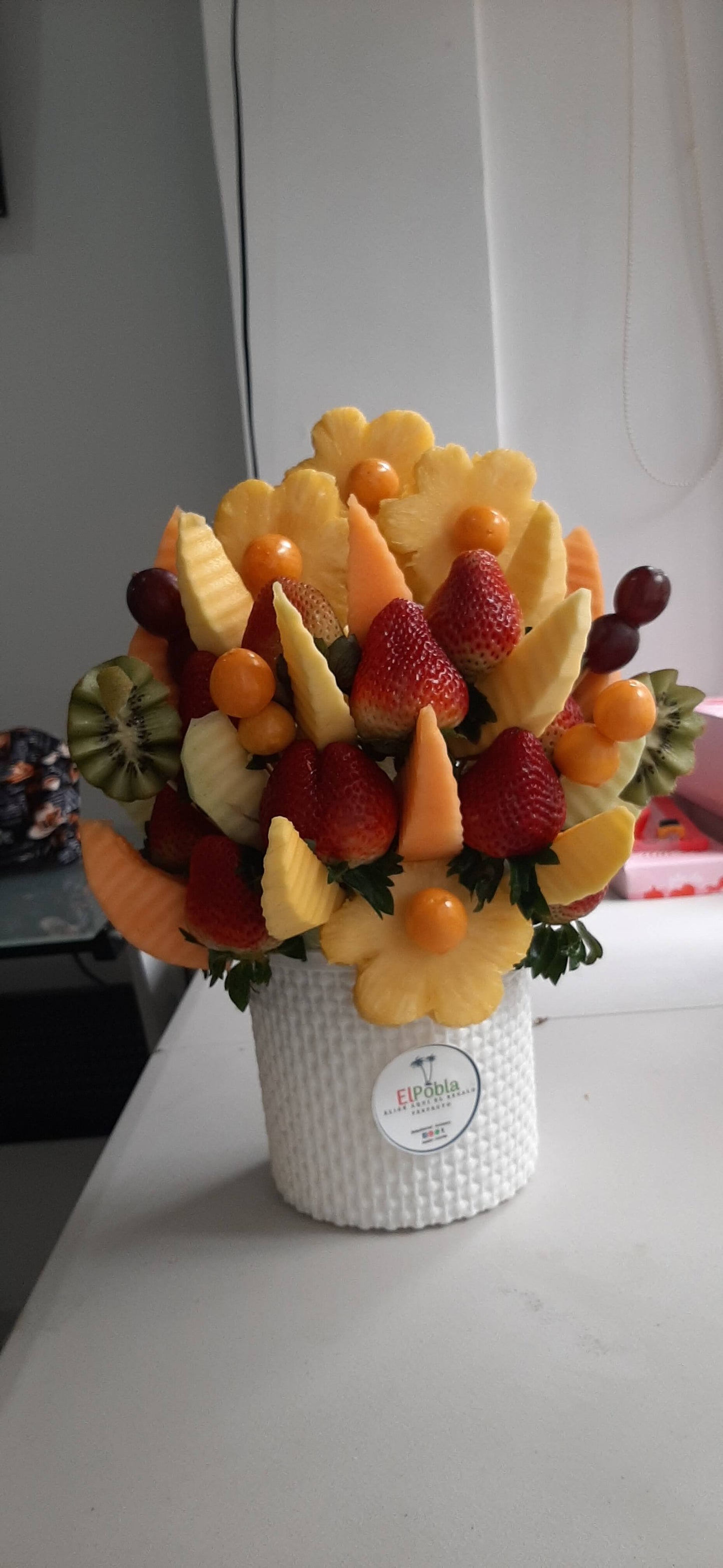 Fruit arrangement (Fruit Surprise)